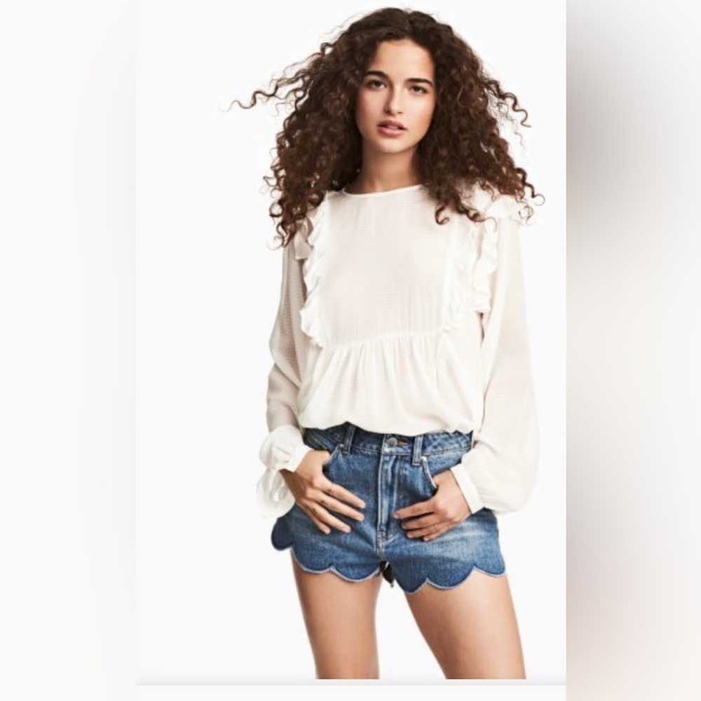H&m scalloped-hem denim shorts size 4